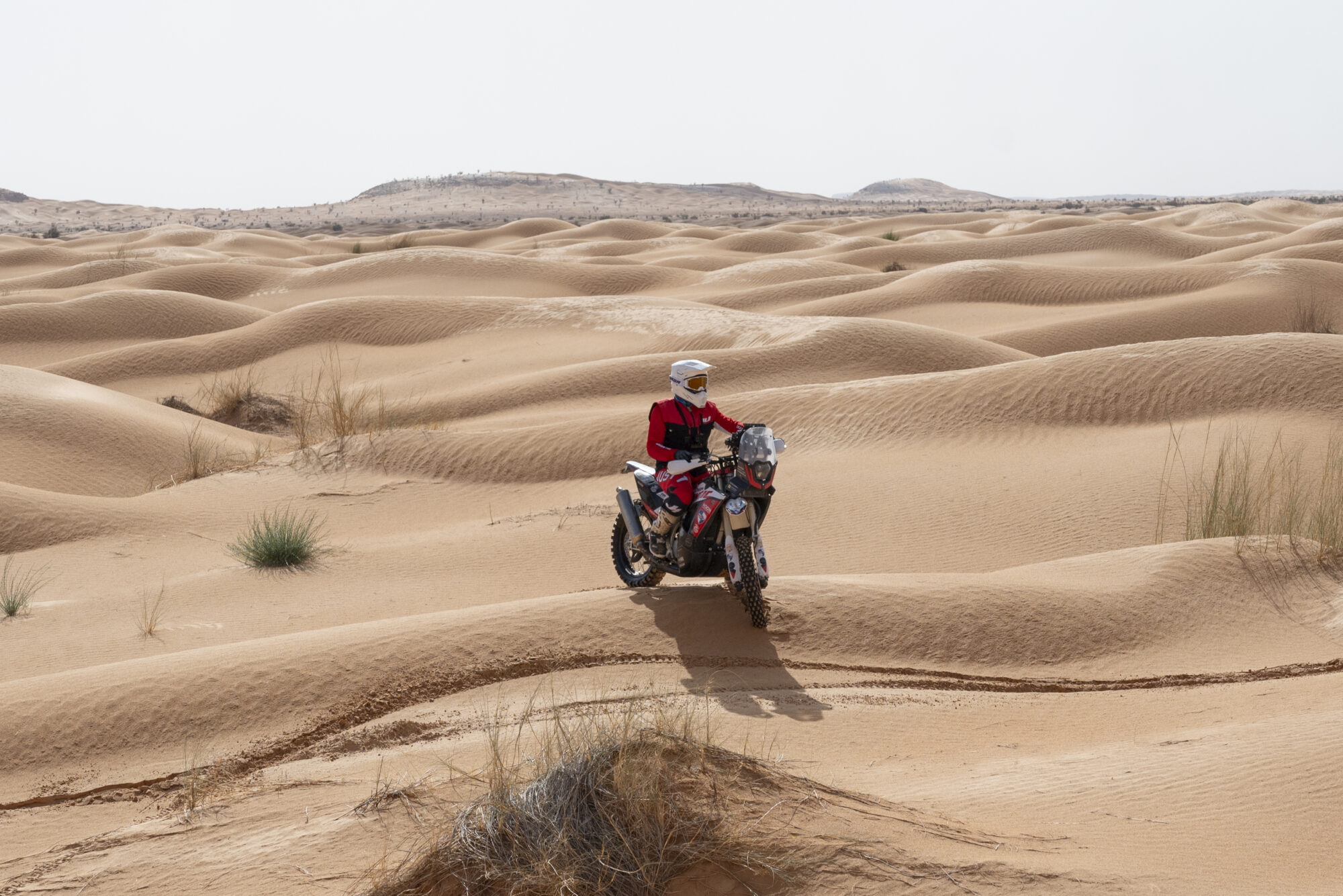 Il pilota Antonio Posati in allenamento con la moto da rally